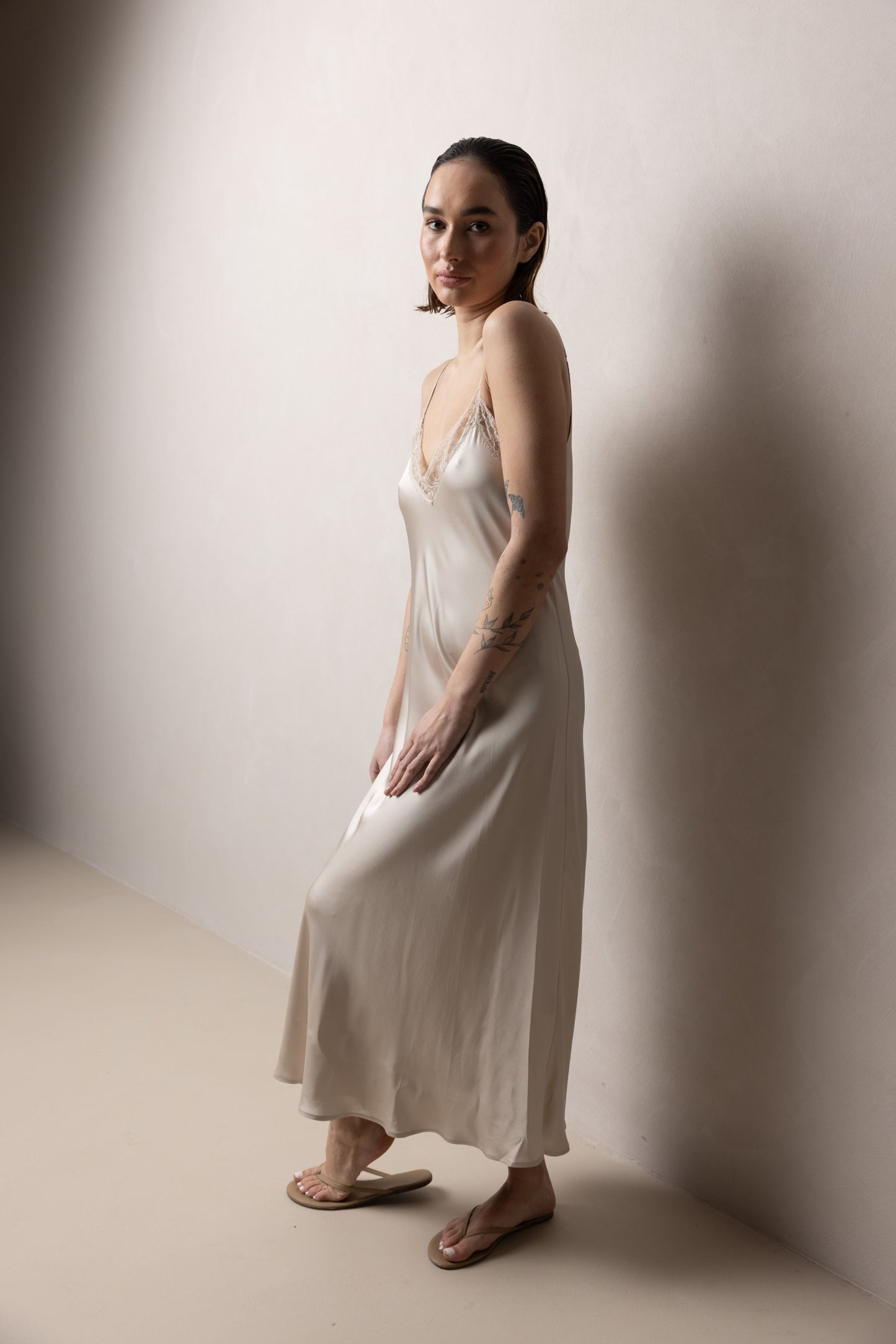 Slipdress with lace | champagne